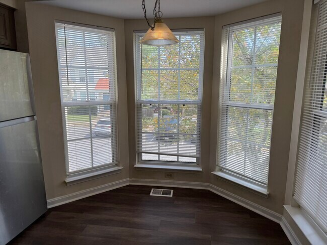 Building Photo - 15538 Port Washington Ct