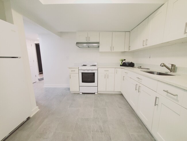 Building Photo - 47 Lindale St