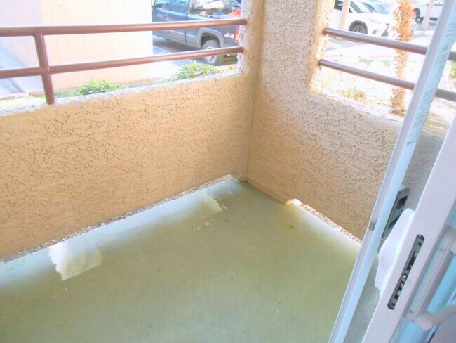 Building Photo - Spacious 1st Floor Condo at The Lakes
