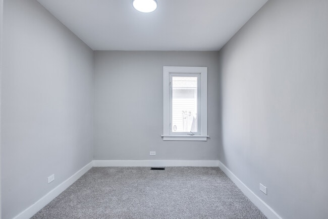 Building Photo - 1520 N Prairie Ave