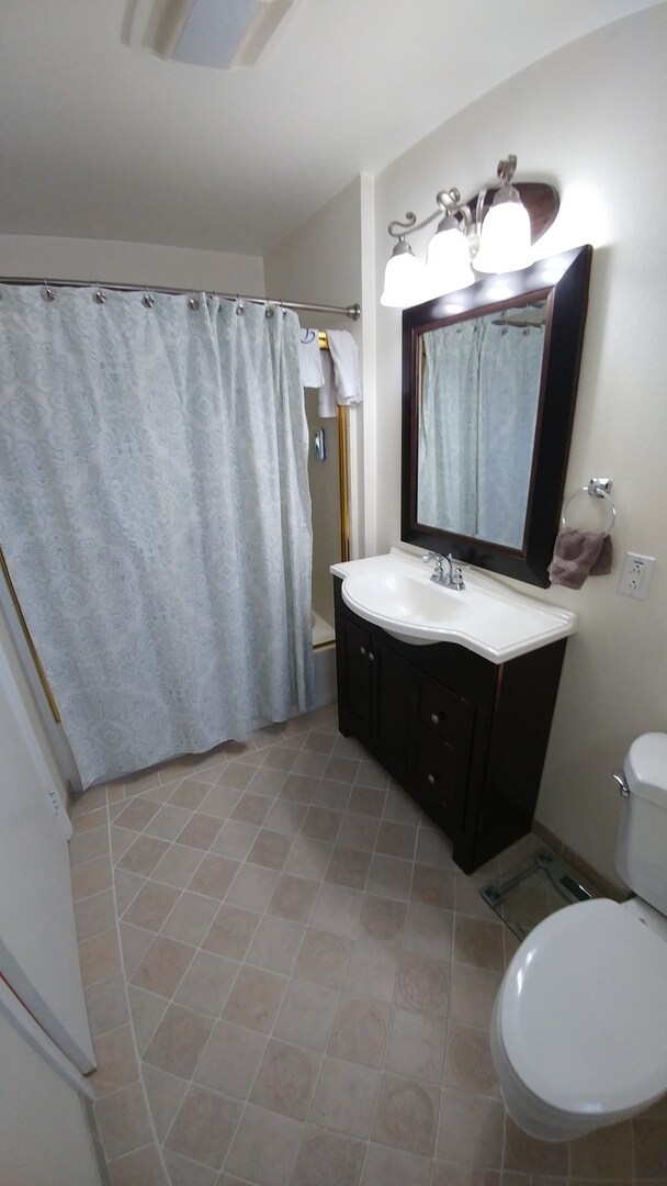 Building Photo - Gorgeous and Spacious 3-Bedroom 2-Bath home with Built-In BBQ, Garage, Hardwood Floors & Yard! MO...