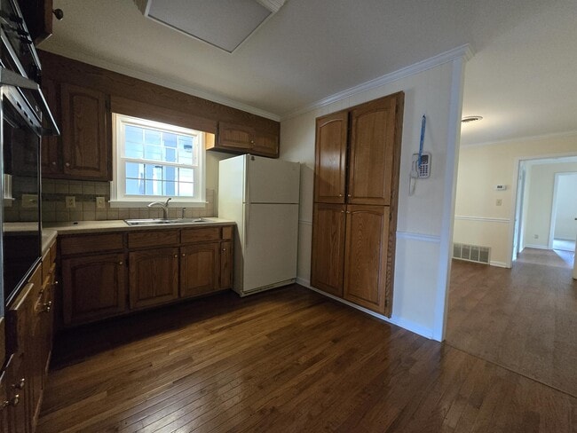 Building Photo - 208 Caldwell Dr