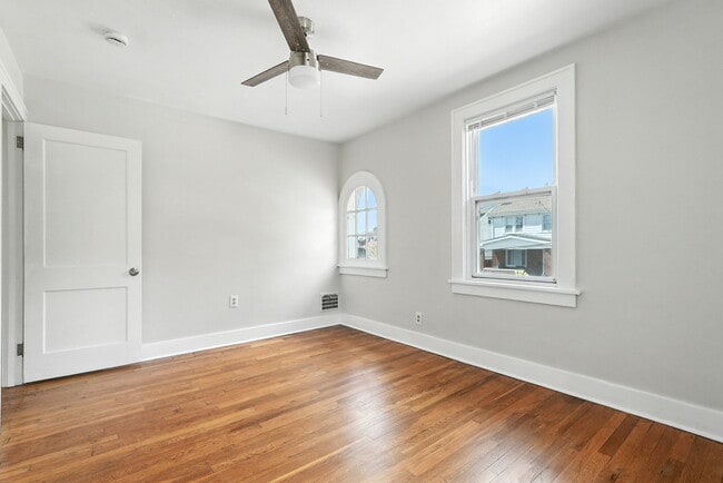 Building Photo - 3229 Beacon Hill Ave