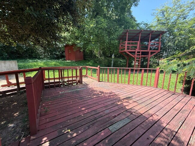 Building Photo - "Discover Comfort and Space: Charming 3-Bed, 2-Bath Home in Huntsville's Heart - 1808 Sq. Ft. of ...