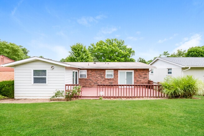 Building Photo - Charming 3 Bedroom in Cincinnati!