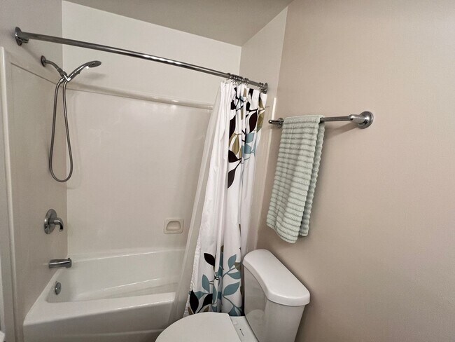 Building Photo - Kamas Cutie