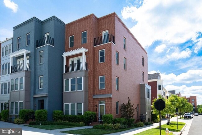 Building Photo - 737 Diamond Ave