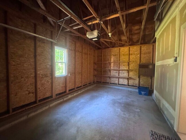 Building Photo - Brunswick Condo End Unit 2BR/1.5BA