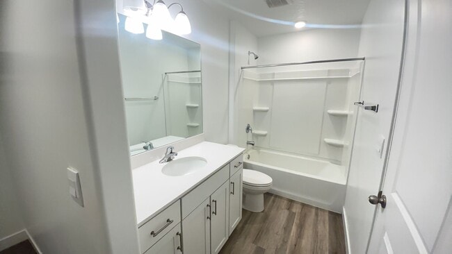 Building Photo - Modern 4 Bedroom Townhome in Cedar City. Pet Friendly!