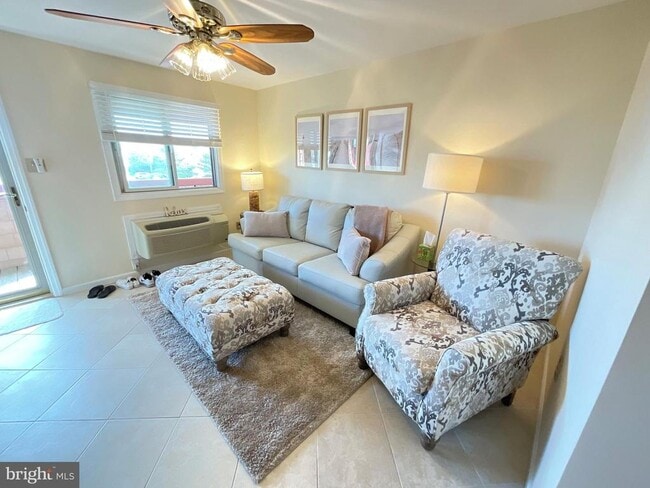 Building Photo - 330 42nd St S