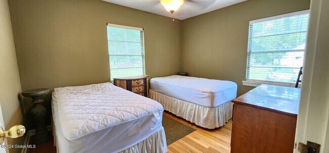 Building Photo - 535 Sand Creek Rd