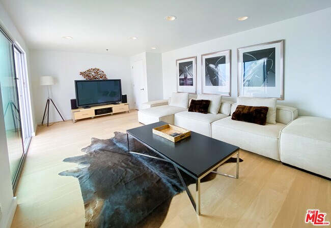 Building Photo - 27102 Malibu Cove Colony Dr