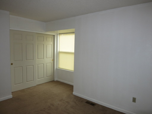 Building Photo - 2BR/2.5BA Townhome in gated community