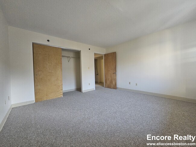 Building Photo - 150 N Beacon St