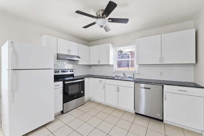 Building Photo - 2808 Bardwell Rd