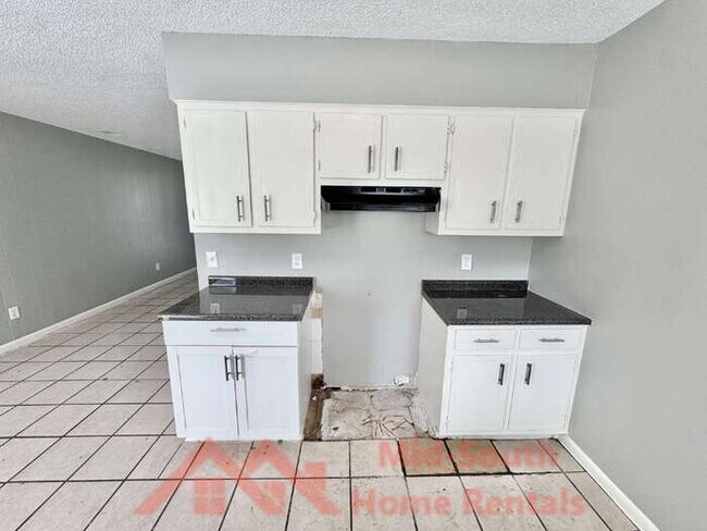 Building Photo - 5168 Corkwood Dr