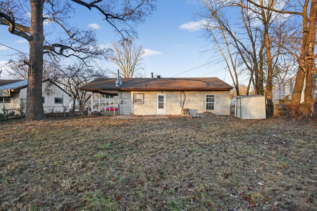 Building Photo - 1218 Maple Ave