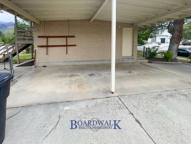 Building Photo - 2827 E Bridgewater Dr