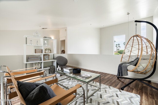 Building Photo - 1111 W University Dr