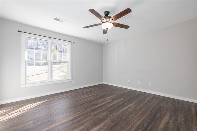 Building Photo - 4056 Coopers Hill Dr SE