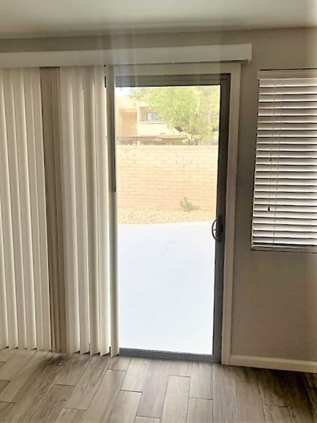 Building Photo - Remodeled 2 bedroom / 2 Full Bath