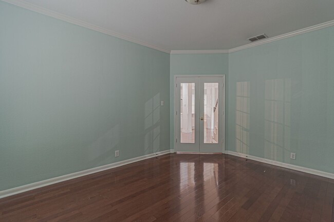 Building Photo - $300 OFF 1ST MONTH RENT IF YOU MOVE IN WIT...