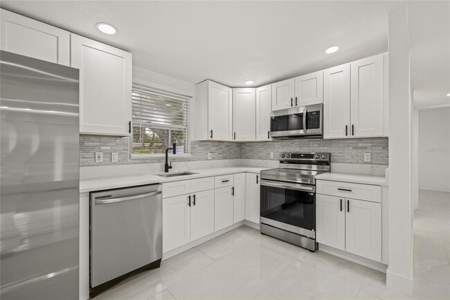 Building Photo - 2134 Catalina Dr