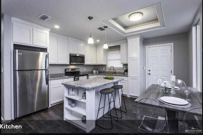 Building Photo - 3808 Bella Costa Dr