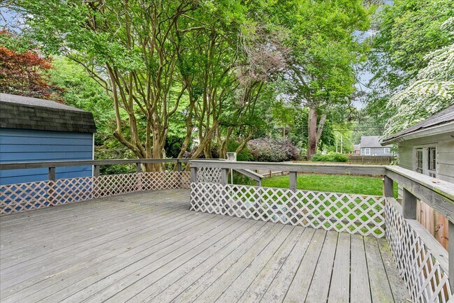 Building Photo - 44 Rivermont Dr