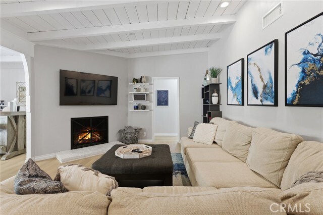 Building Photo - 5244 Vanalden Ave