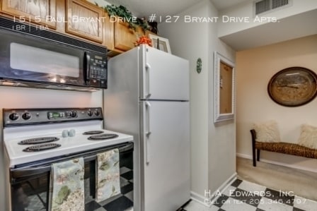 Building Photo - 1515 Paul Bryant Dr