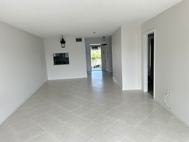 Building Photo - 3605 S Ocean Blvd