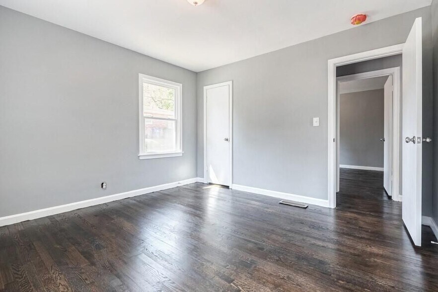 Building Photo - 120 Burbank Dr NW