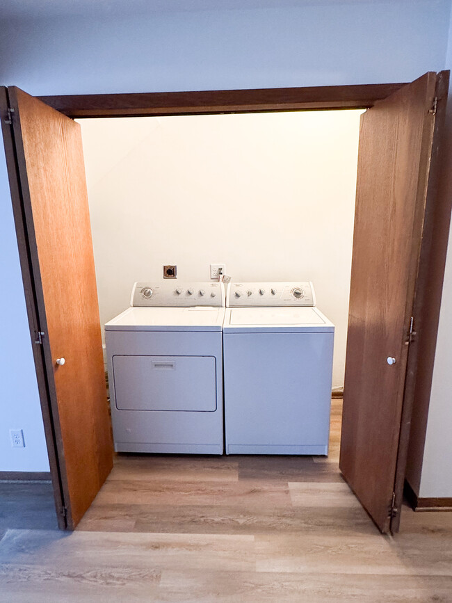 in unit washer/dryer - 171 Elmhurst Ct