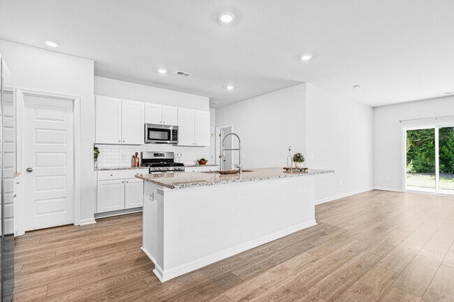 Building Photo - 504 Minim St