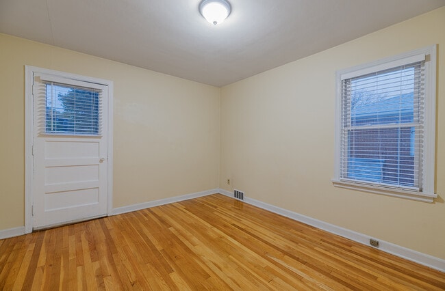Building Photo - 5064 N Bay Ridge Ave