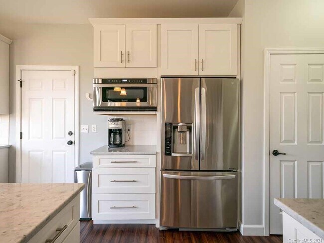 Building Photo - 47 Stone River Dr