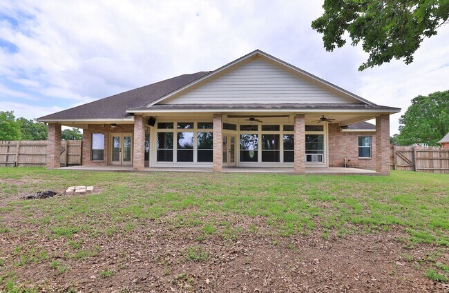 Building Photo - 105 Lawrence Marshall Dr