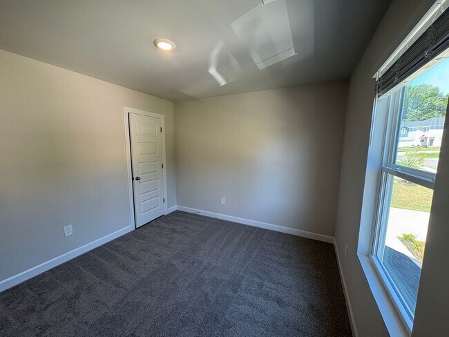 Building Photo - Beautiful Home with Space, Comfort & Modern Convenience