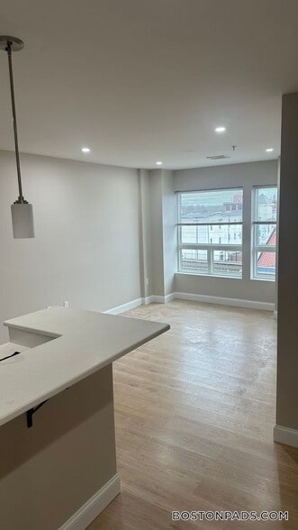 Building Photo - 75 S Main St