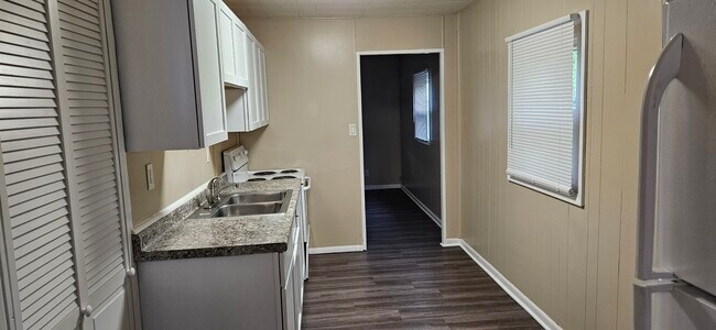 Building Photo - 2085 Bellefontaine Ave