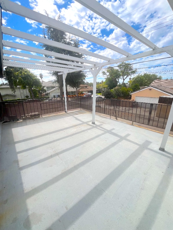 Building Photo - 587 Silverwood Ave