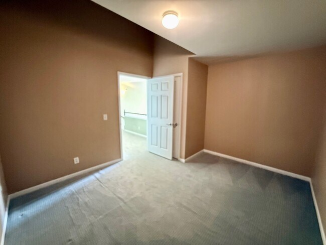 Building Photo - 850 E Main St