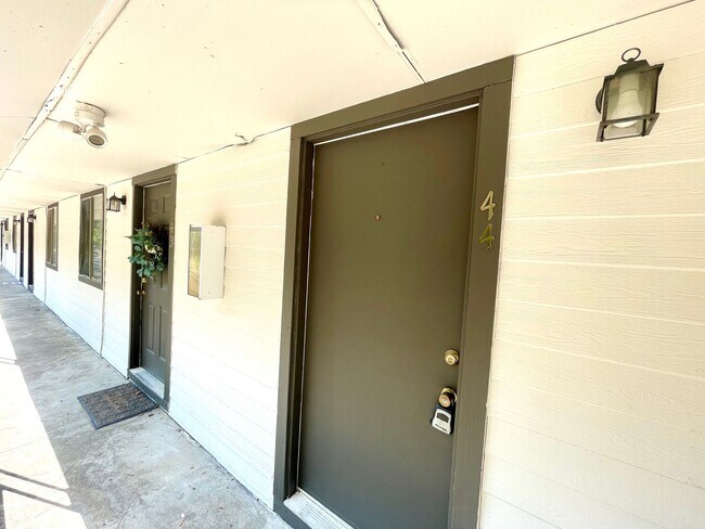 Building Photo - 219 Harrell St
