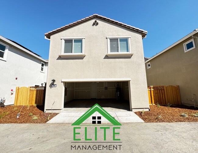 Building Photo - A Stunning Brand-New Home in a Prime Locat...
