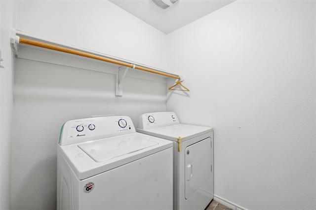 Building Photo - 10844 Live Oak Creek Dr