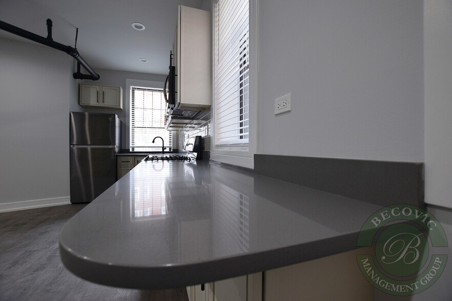 Building Photo - 6105 N Winthrop Ave