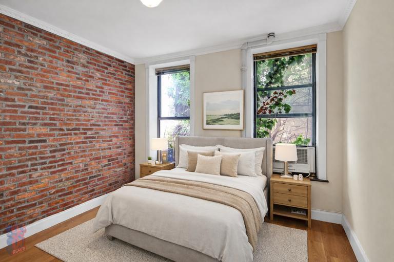 Building Photo - 330 E 100th St