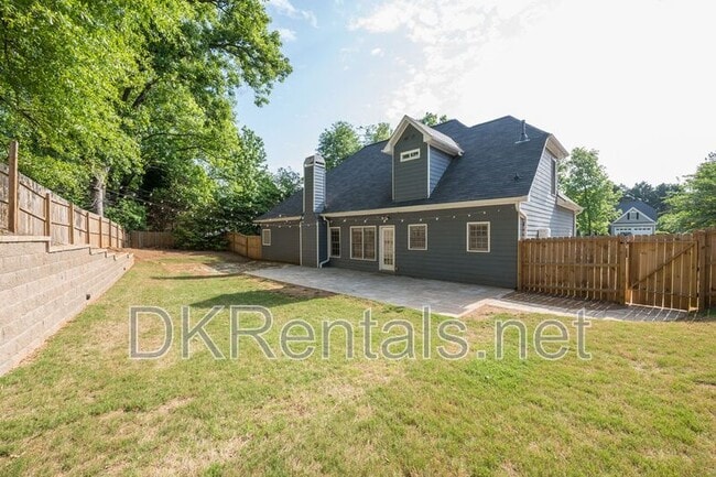 Building Photo - 1512 Fallen Leaf Dr SW