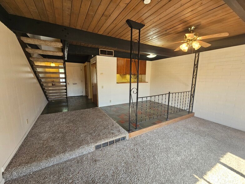 Building Photo - 2772 University Ave